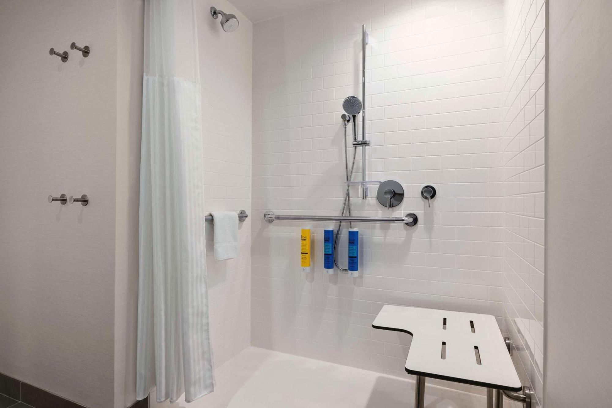 Tru By Hilton Charlotte Tyvola I-77 Hotel ภายนอก รูปภาพ